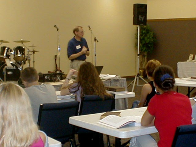 Ray Bohlin introduces the conference to the students after dinner.